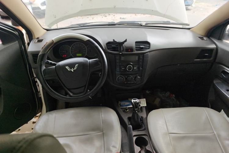 Used Wuling Hongguang 2015 1.5L S Basic Version China V Standard Center Console