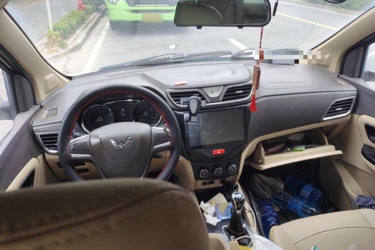 Used Wuling Hongguang 2015 1.5L S1 Comfort China V Standard Center Console