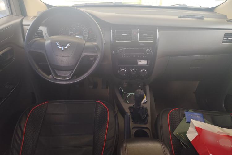 Used Wuling Hongguang 2015 1.5L S1 Standard China V-Emission Standards Center Console