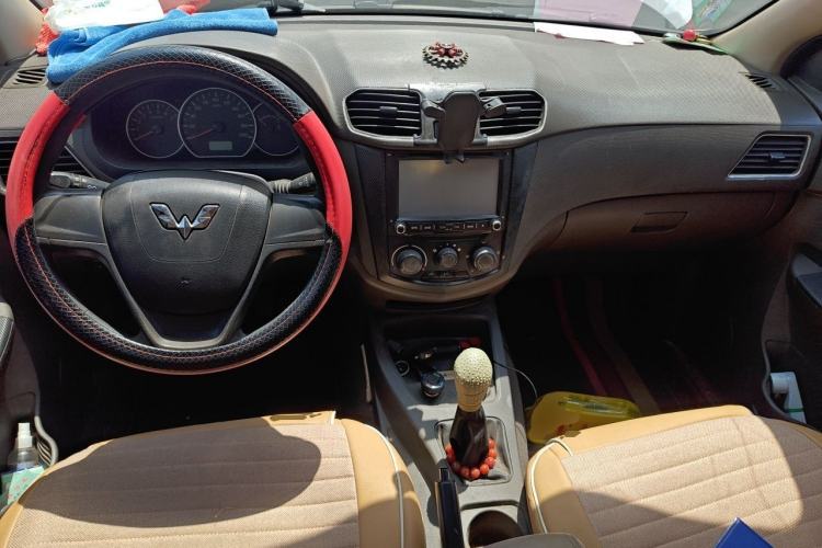 Used Wuling Hongguang 2015 1.5L S Base Model China IV Center Console