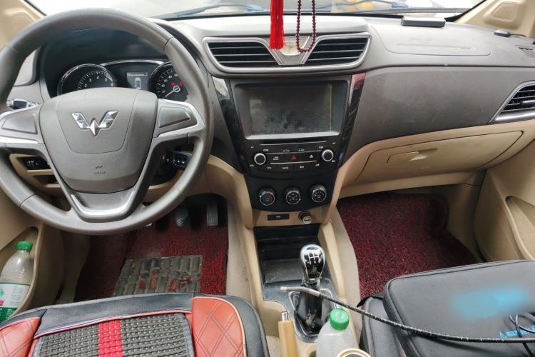 Used Wuling Hongguang 2015 1.5L S1 Comfort China V Standard Center Console