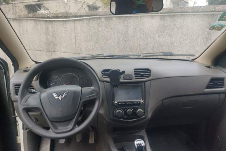 Used Wuling Hongguang 2015 1.2L S Base Model China V Standard Center Console