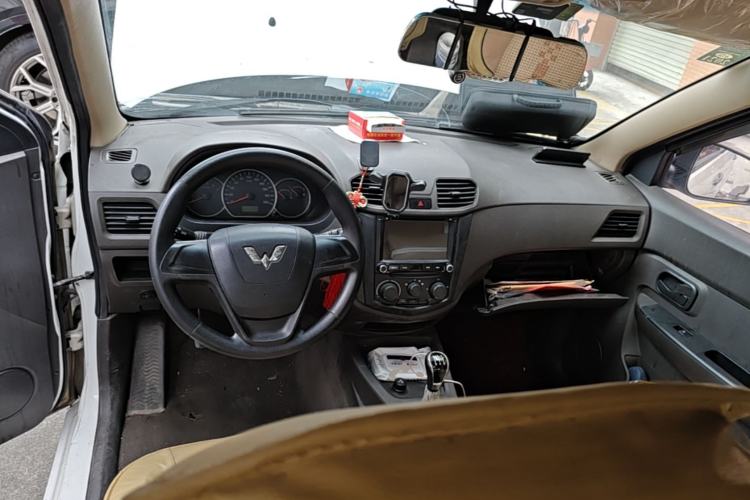 Used Wuling Hongguang 2015 1.5L S Basic Version China V Standard Center Console