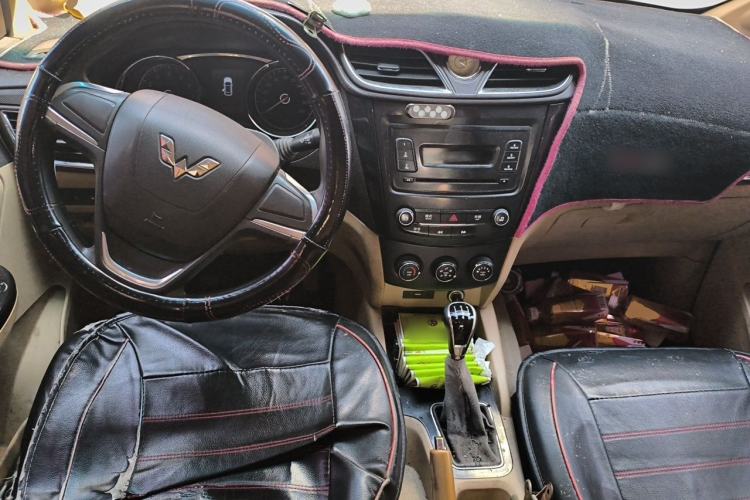 Used Wuling Hongguang 2015 1.5L S1 Comfort China V Standard Center Console