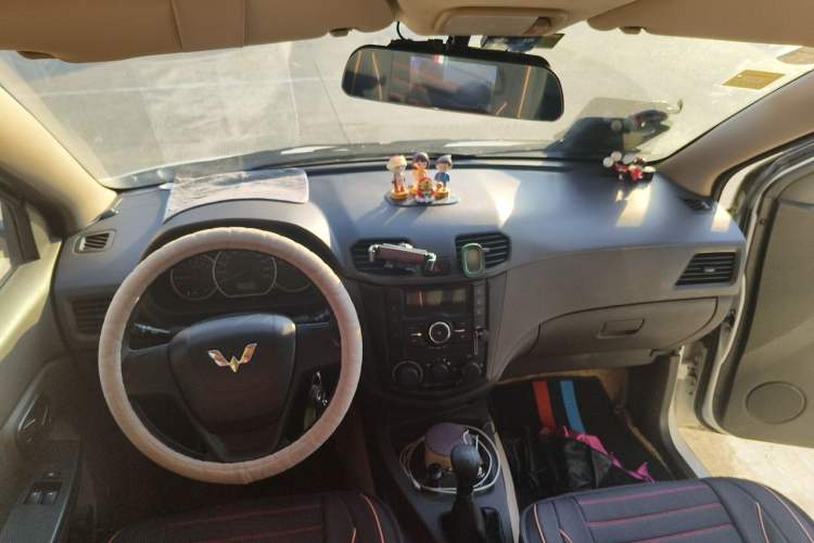 Used Wuling Hongguang 2015 1.5L S Basic Version China V Standard Center Console