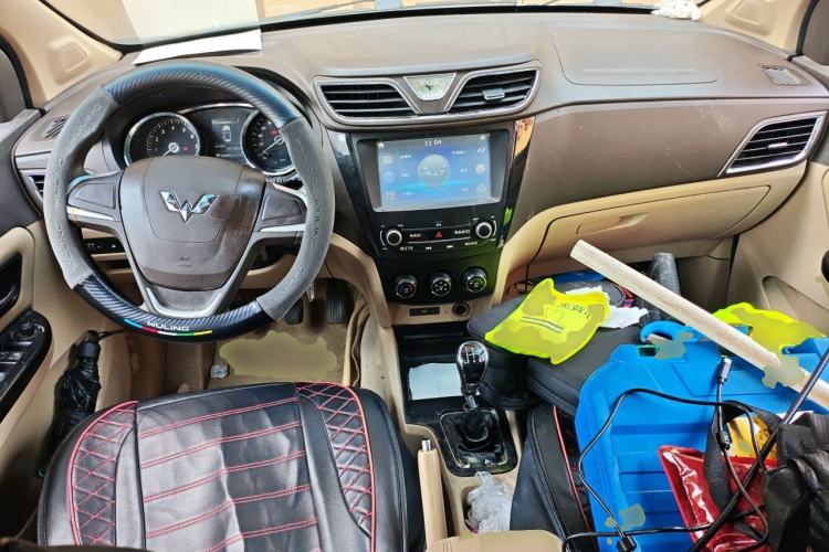 Used Wuling Hongguang 2015 1.5L S1 Comfort China V Standard Center Console
