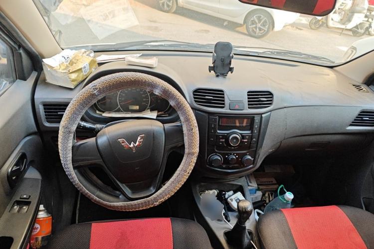 Used Wuling Hongguang 2015 1.5L S Basic Version China V Standard Center Console