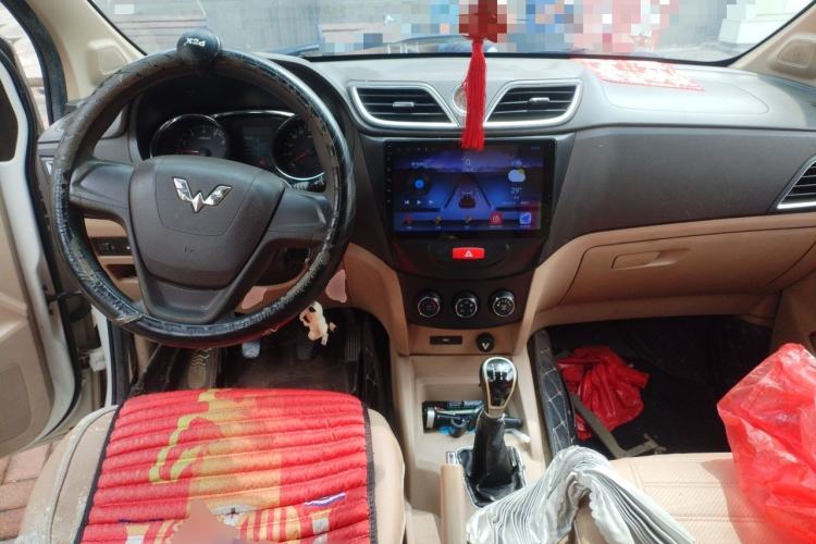 Used Wuling Hongguang 2015 1.5L S1 Standard China V-Emission Standards Center Console
