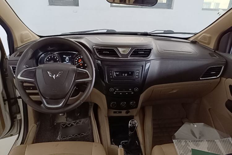 Used Wuling Hongguang 2015 1.5L S1 Comfort China V Standard Center Console