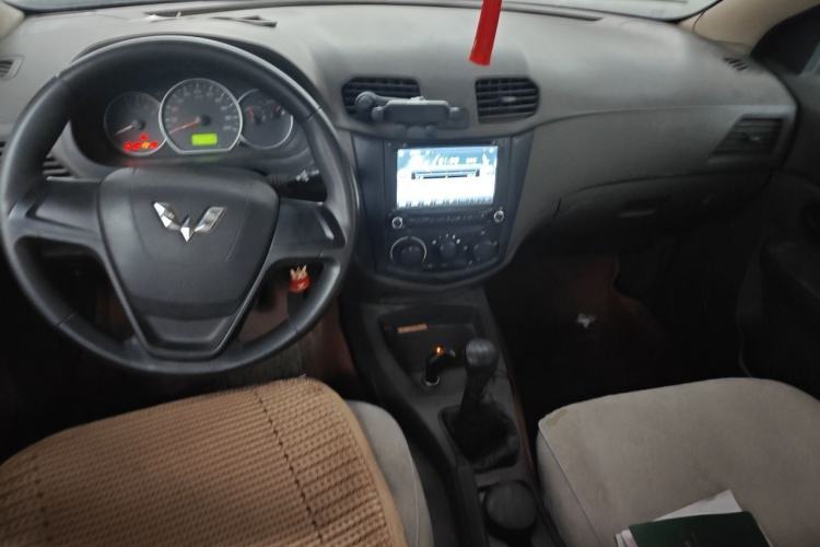 Used Wuling Hongguang 2015 1.5L S Basic Version China V Standard Center Console