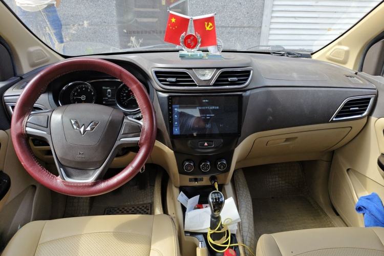 Used Wuling Hongguang 2015 1.5L S1 Comfort China V Standard Center Console