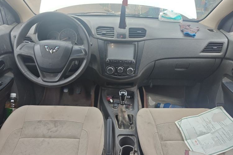 Used Wuling Hongguang 2015 1.2L S Base Model China IV Center Console