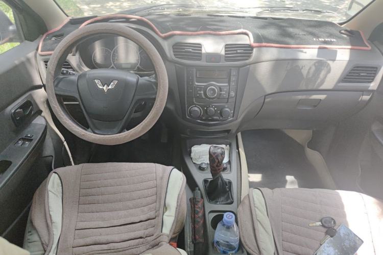 Used Wuling Hongguang 2015 1.5L S Basic Version China V Standard Center Console