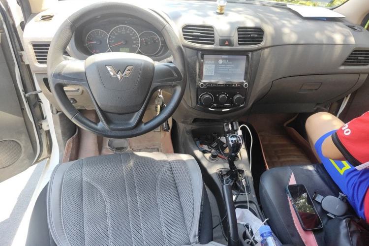 Used Wuling Hongguang 2015 1.5L S Base Model China IV Center Console
