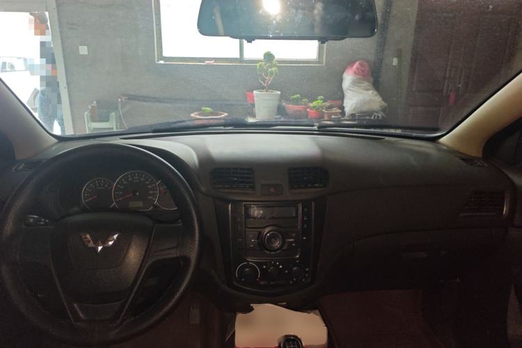 Used Wuling Hongguang 2015 1.2L S Base Model China V Standard Center Console