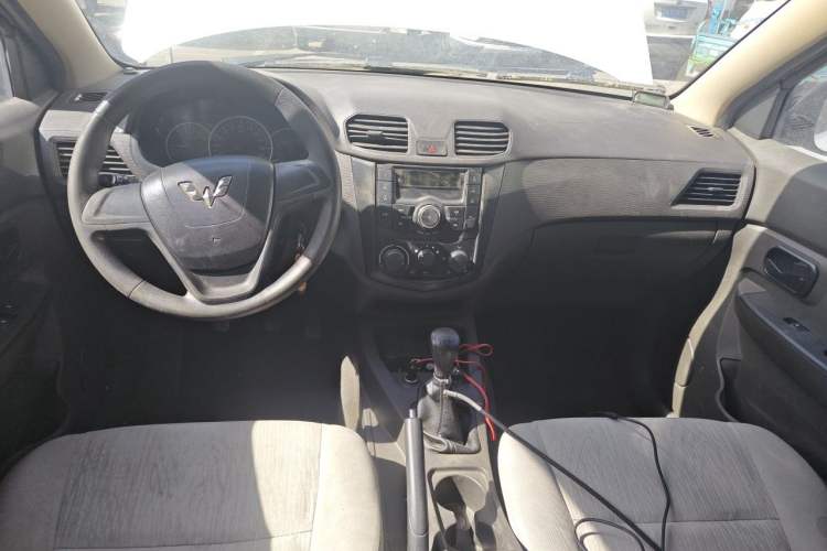 Used Wuling Hongguang 2015 1.5L S Basic Version China V Standard Center Console