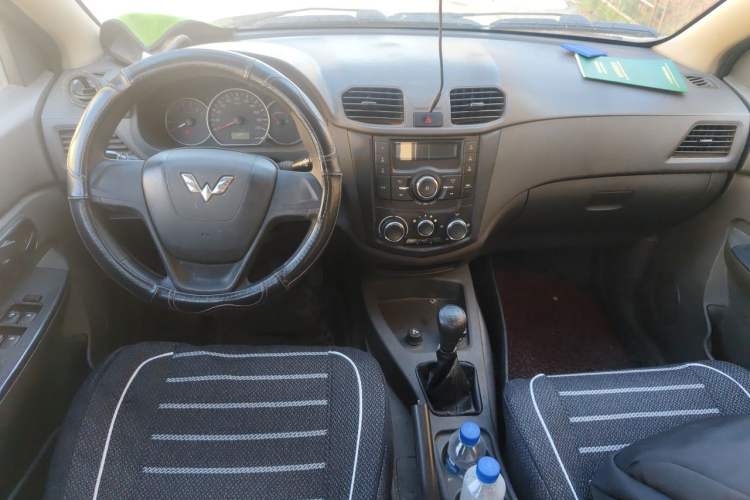 Used Wuling Hongguang 2015 1.5L S Basic Version China V Standard Center Console