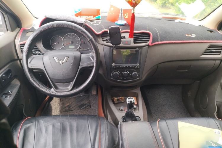 Used Wuling Hongguang 2015 1.2L S Base Model China V Standard Center Console