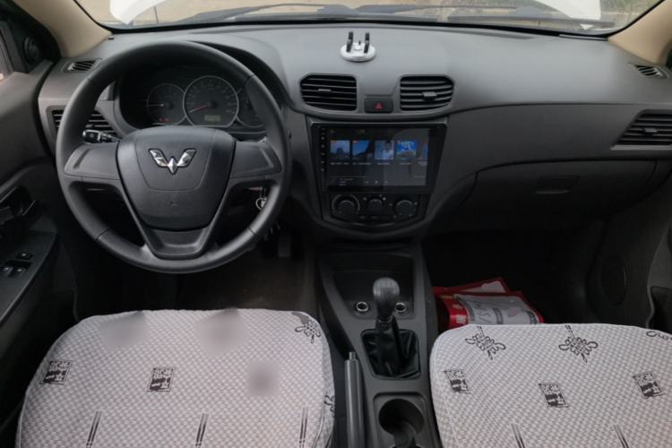 Used Wuling Hongguang 2015 1.2L S Base Model China V Standard Center Console