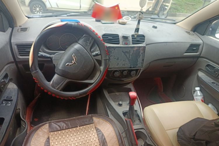 Used Wuling Hongguang 2015 1.5L S Basic Version China V Standard Center Console