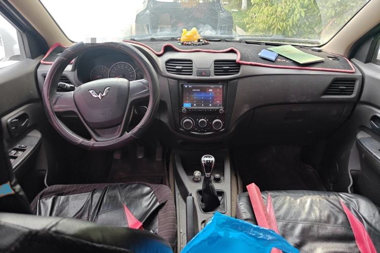 Used Wuling Hongguang 2015 1.5L S Basic Version China V Standard Center Console