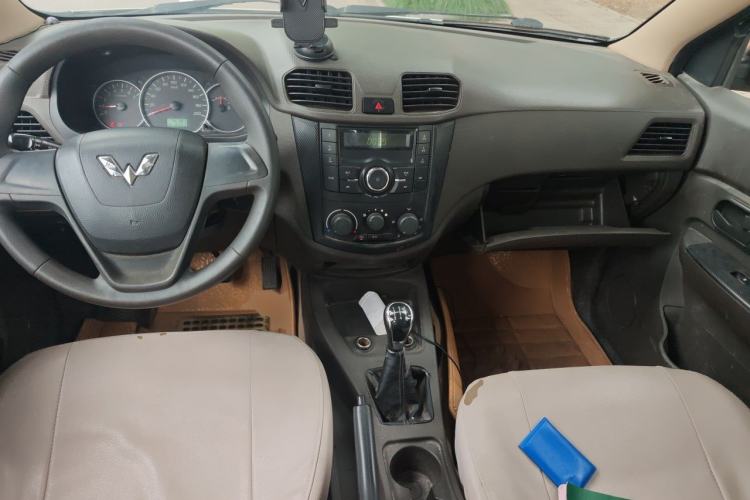 Used Wuling Hongguang 2015 1.2L S Base Model China V Standard Center Console