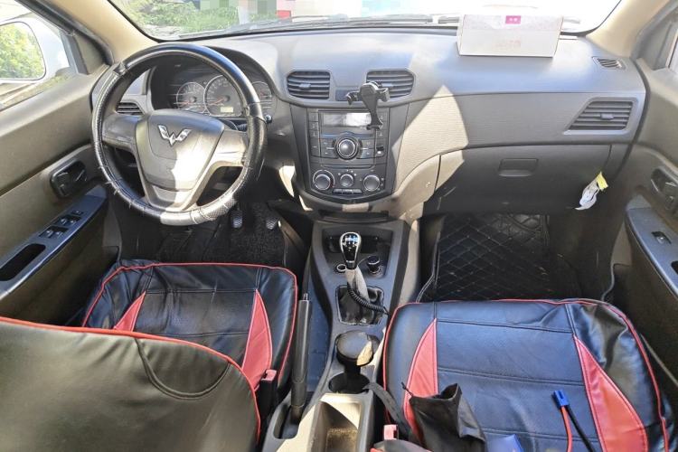 Used Wuling Hongguang 2015 1.5L S Basic Version China V Standard Center Console