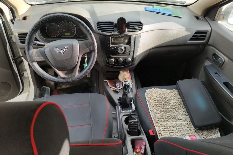 Used Wuling Hongguang 2015 1.5L S Basic Version China V Standard Center Console