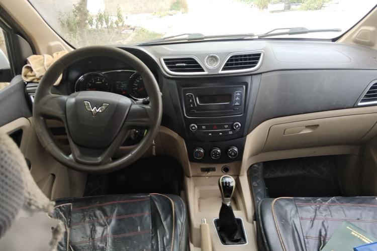 Used Wuling Hongguang 2015 1.5L S1 Standard China V-Emission Standards Center Console