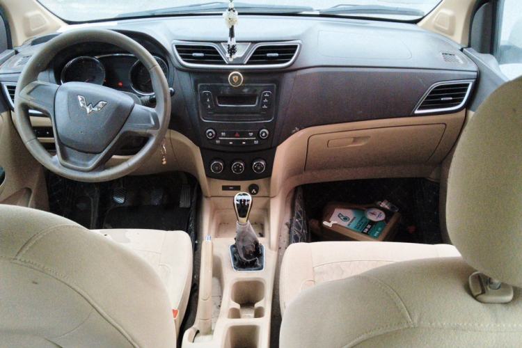 Used Wuling Hongguang 2015 1.5L S1 Standard China V-Emission Standards Center Console