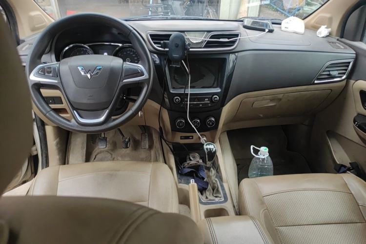 Used Wuling Hongguang 2015 1.5L S1 Comfort China V Standard Center Console