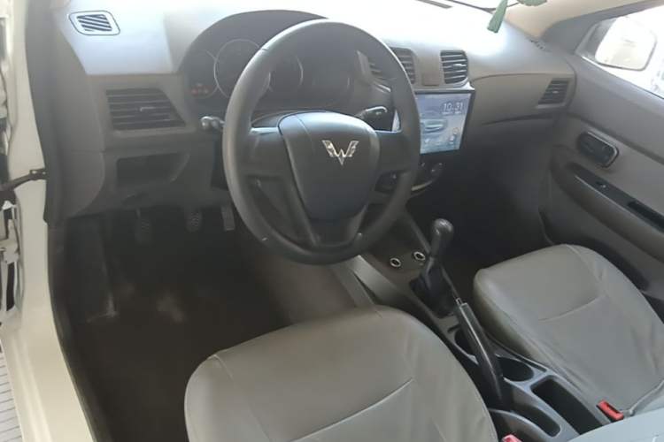 Used Wuling Hongguang 2015 1.5L S Basic Version China V Standard Center Console