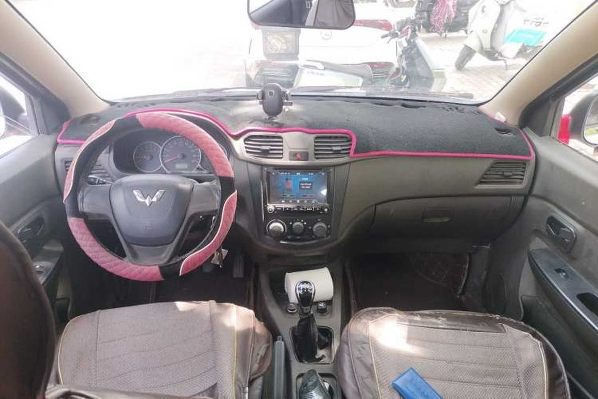 Used Wuling Hongguang 2015 1.5L S Basic Version China V Standard Center Console
