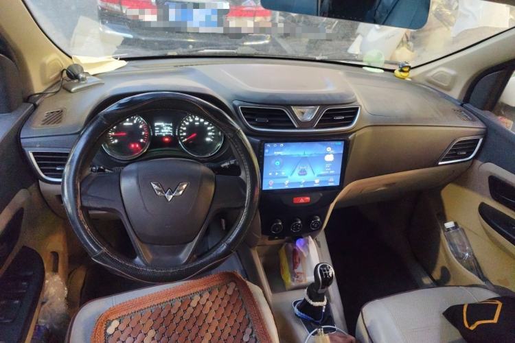Used Wuling Hongguang 2015 1.5L S1 Standard China V-Emission Standards Center Console