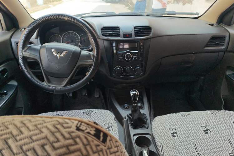 Used Wuling Hongguang 2015 1.5L S Basic Version China V Standard Center Console