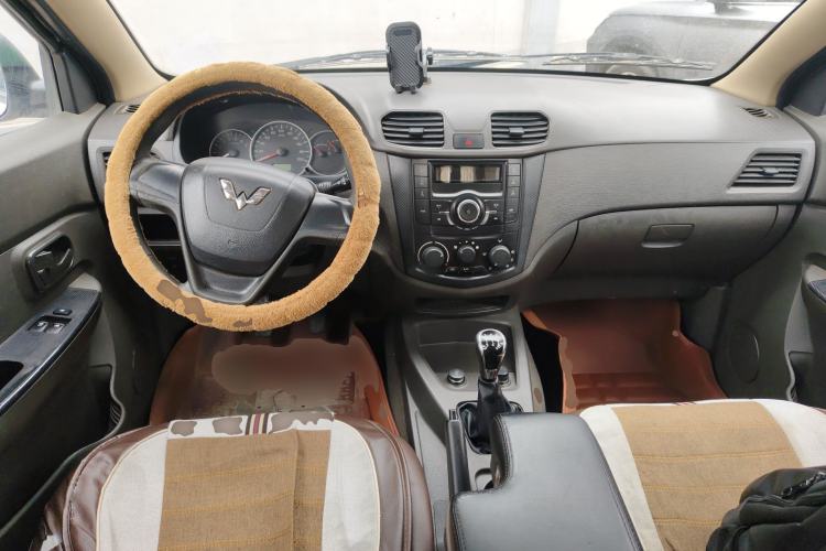 Used Wuling Hongguang 2015 1.2L S Base Model China V Standard Center Console