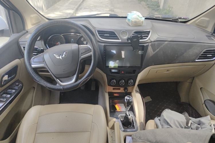 Used Wuling Hongguang 2015 1.5L S1 Comfort China V Standard Center Console
