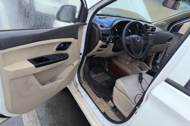 Used Wuling Hongguang 2015 1.5L S1 Standard China V-Emission Standards Driver Seat