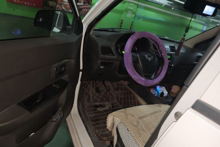 Used Wuling Hongguang 2015 1.5L S Basic Version China V Standard Driver Seat
