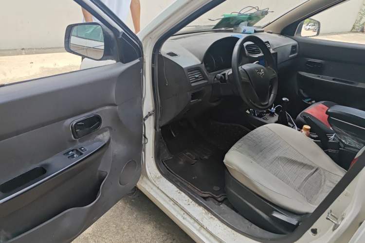 Used Wuling Hongguang 2015 1.5L S Basic Version China V Standard Driver Seat