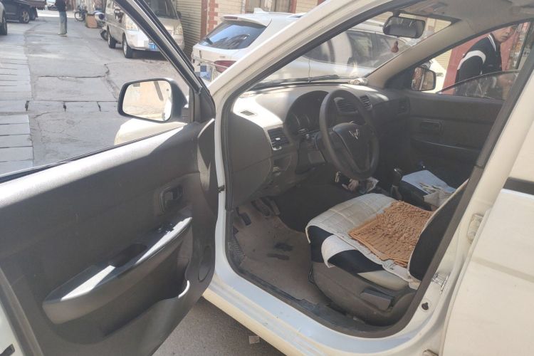 Used Wuling Hongguang 2015 1.2L S Base Model China V Standard Driver Seat