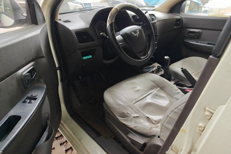 Used Wuling Hongguang 2015 1.5L S Basic Version China V Standard Driver Seat
