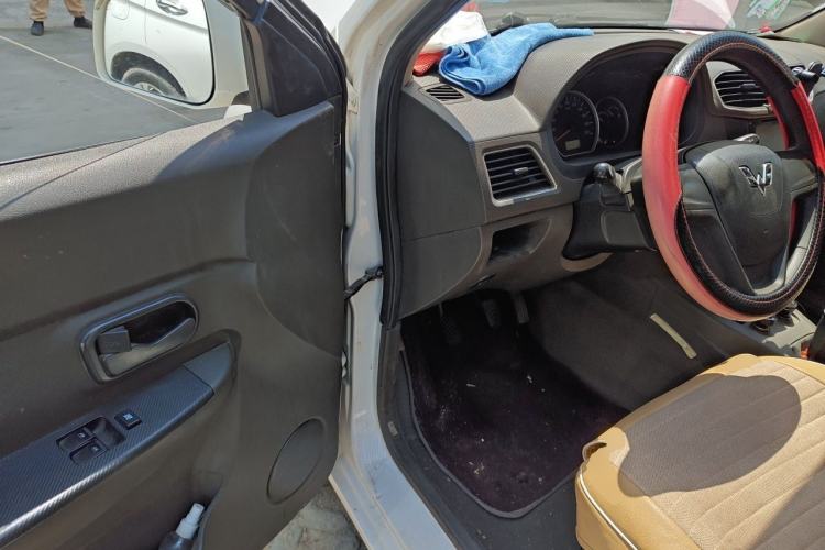 Used Wuling Hongguang 2015 1.5L S Base Model China IV Driver Seat