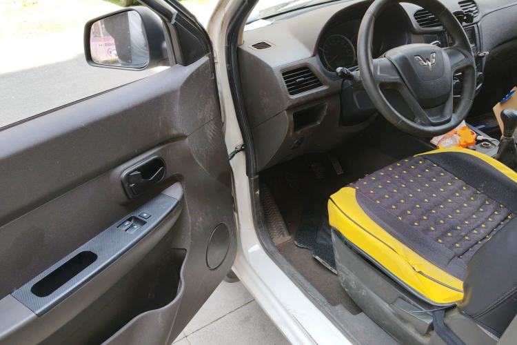 Used Wuling Hongguang 2015 1.5L S Basic Version China V Standard Driver Seat