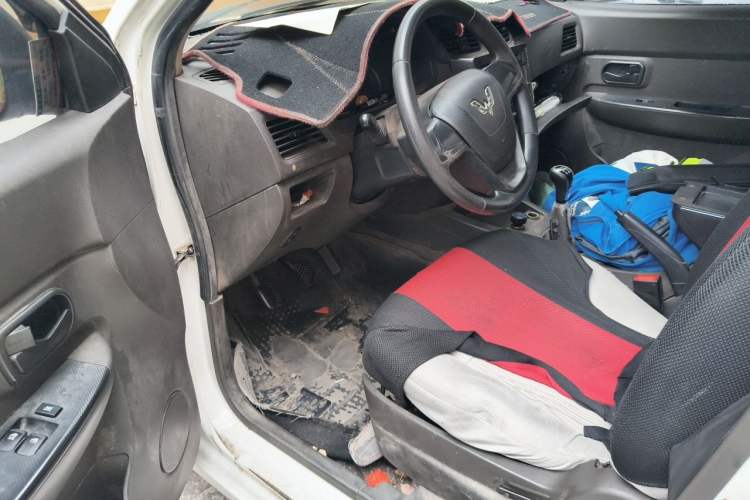 Used Wuling Hongguang 2015 1.5L S Basic Version China V Standard Driver Seat