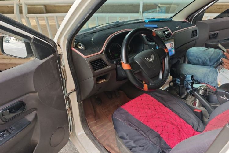 Used Wuling Hongguang 2015 1.5L S Basic Version China V Standard Driver Seat