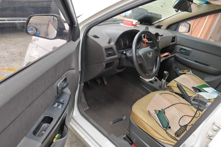 Used Wuling Hongguang 2015 1.5L S Basic Version China V Standard Driver Seat
