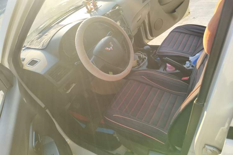 Used Wuling Hongguang 2015 1.5L S Basic Version China V Standard Driver Seat