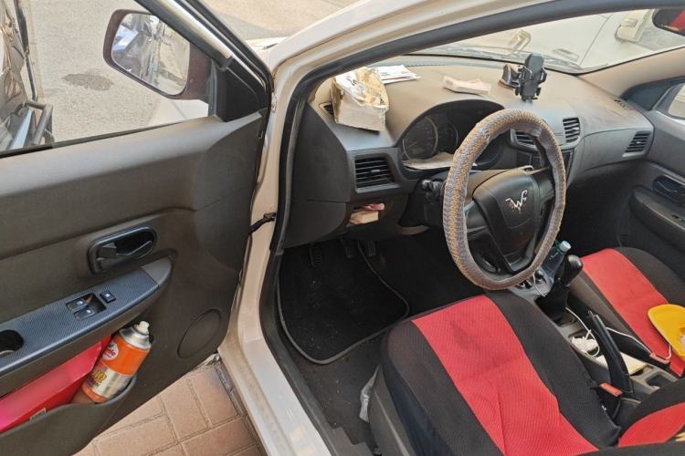 Used Wuling Hongguang 2015 1.5L S Basic Version China V Standard Driver Seat