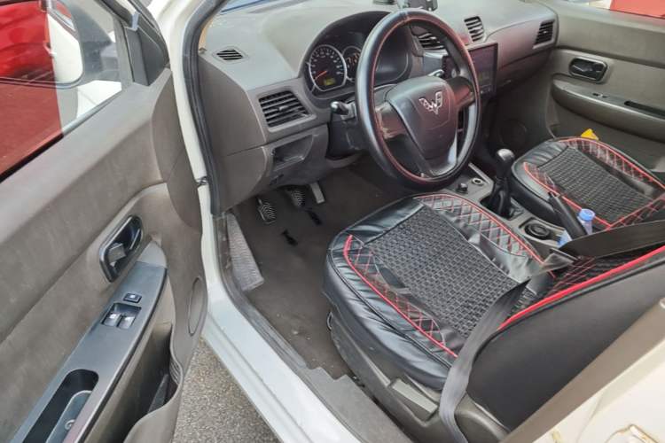 Used Wuling Hongguang 2015 1.5L S Basic Version China V Standard Driver Seat